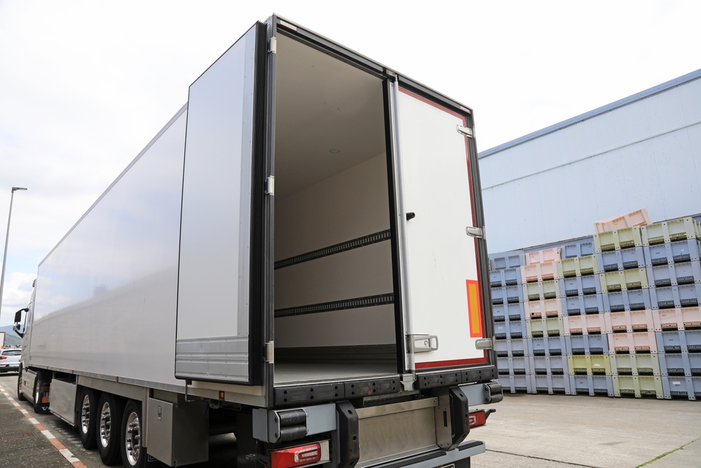 Refrigerated trailer cleaning